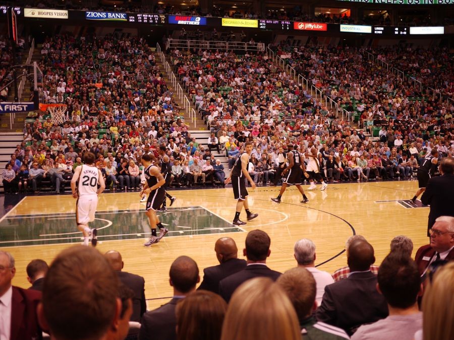 NBA比赛现场精彩画面